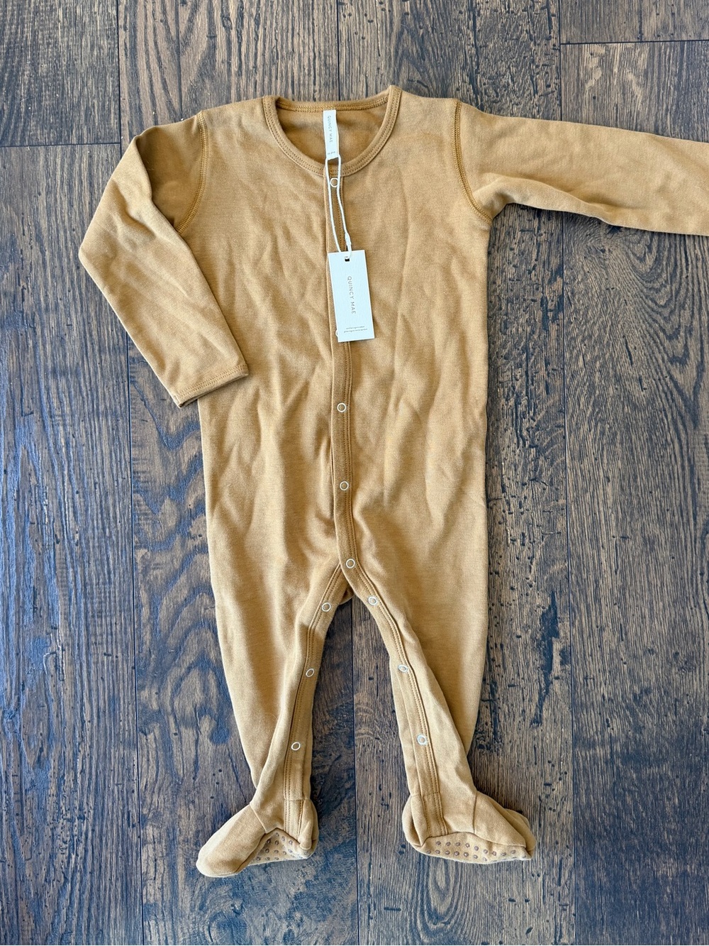 Quincy Mae Footed Sleeper 18-24M
Walnut Organic Cotton NWT